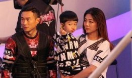 穿越娱乐圈综艺节目组吃瓜系统,揭秘综艺幕后那些事