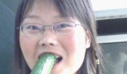 女生说吃瓜是什么意思怎么回答,“吃瓜”一词在女生间的流行含义